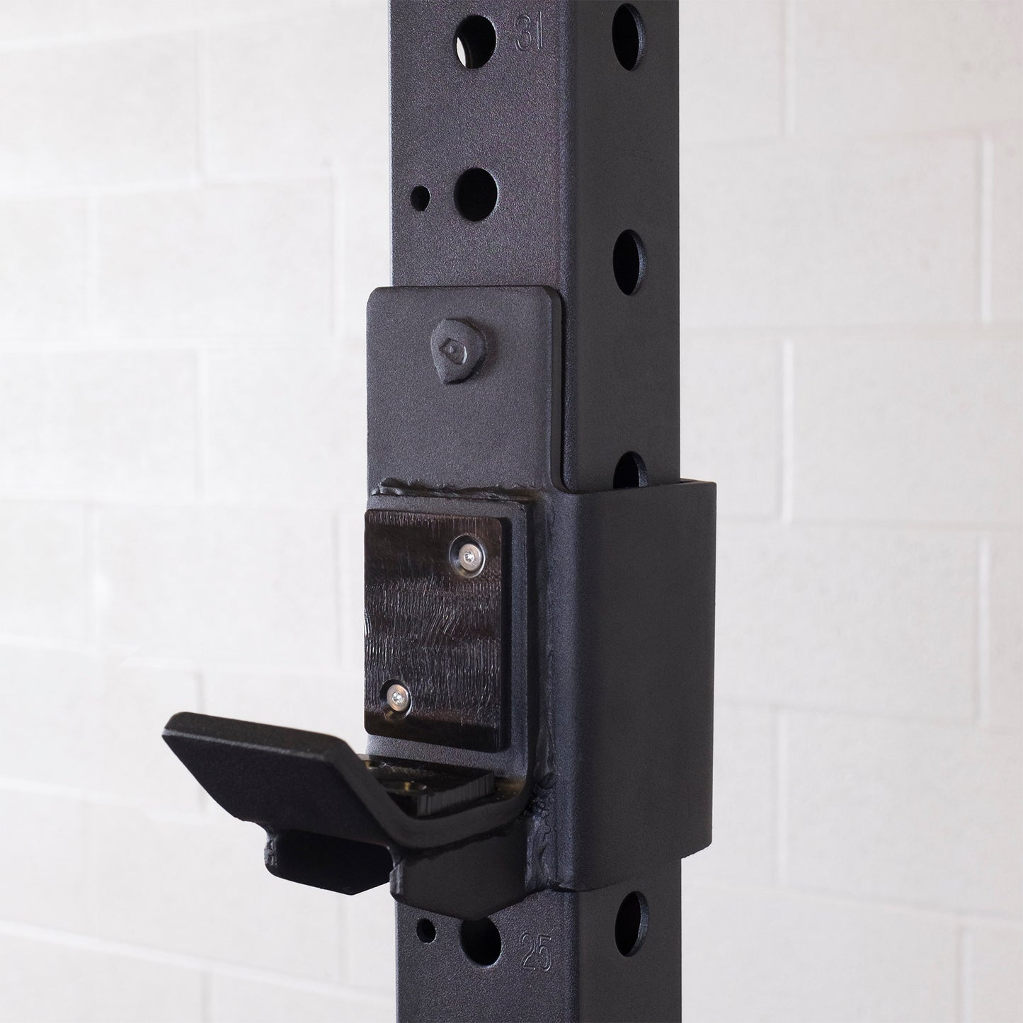 Zoomed-in view of heavy-duty J-cup liftoffs on the SPR1000 rack