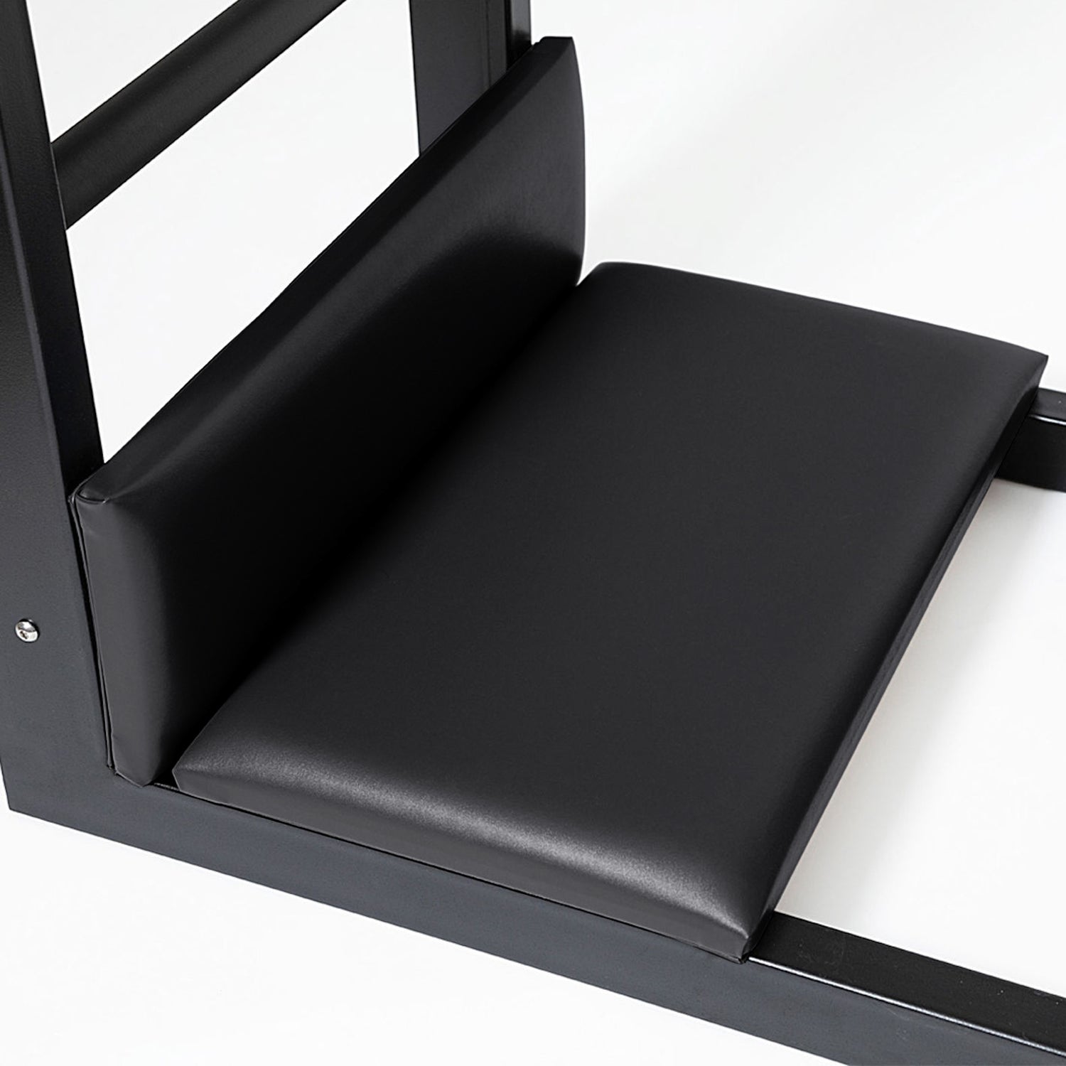 High-density EVA foam and non-slip synthetic leather surface on Elite Steel Base Ladder Barrel