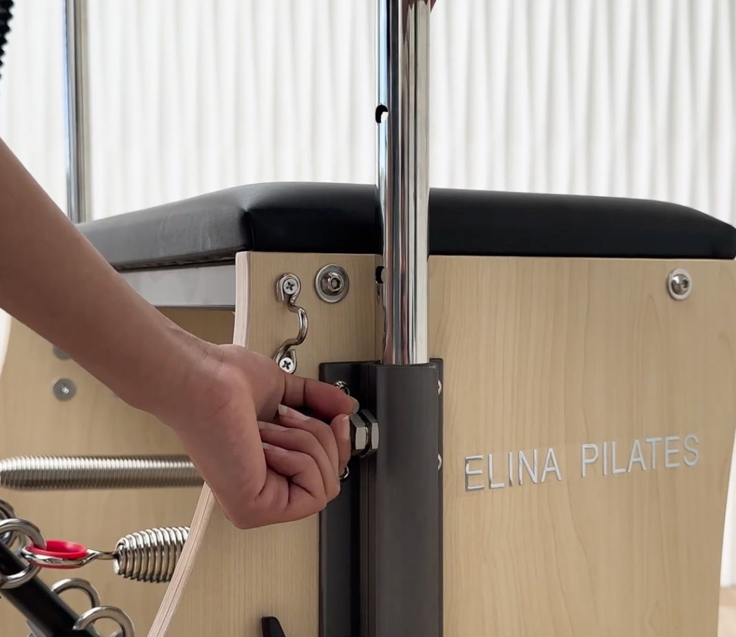 Dual pedal functionality with central handle on Elina Pilates Combo Chair