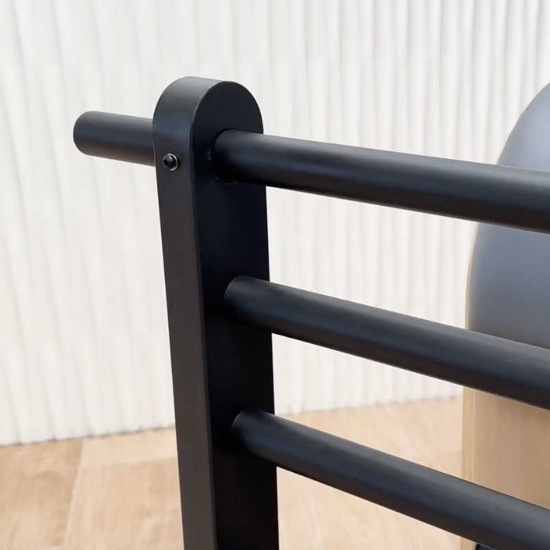 Close-up of steel ladder rungs with cushioned rubber coating on Elite Steel Base Ladder Barrel