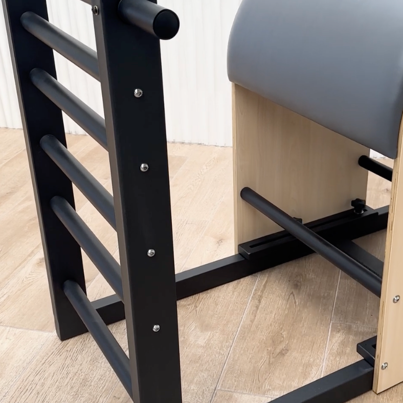 Close-up of steel ladder rungs with cushioned rubber coating on Elite Steel Base Ladder Barrel