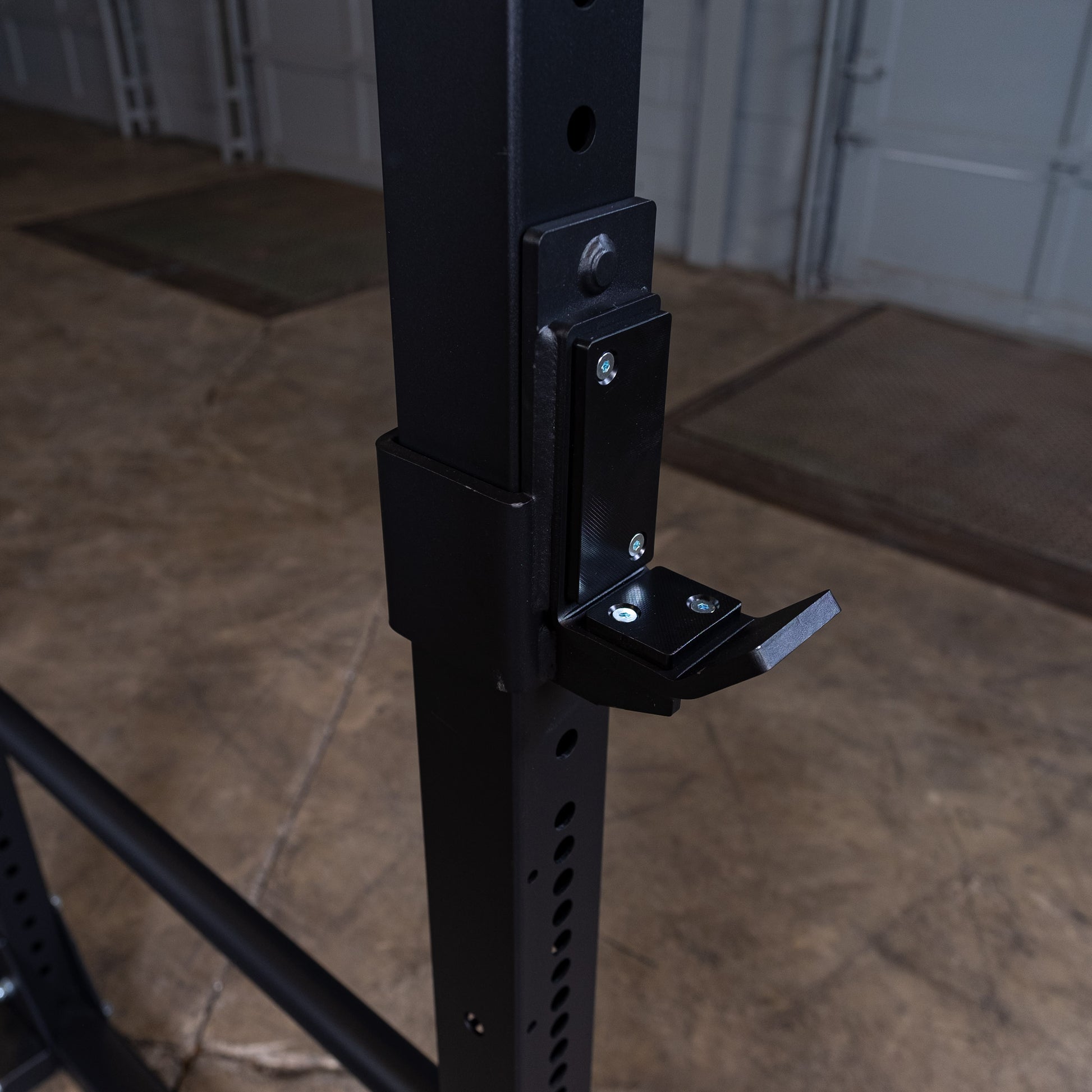 Closeup of j cup on the Body‑Solid GPR400 power rack