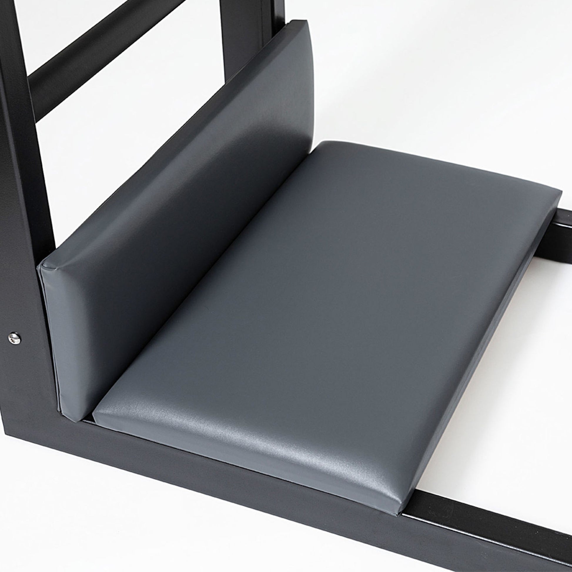 High-density EVA foam and non-slip synthetic leather surface on Elite Steel Base Ladder Barrel